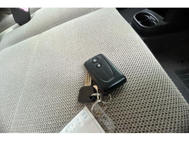 ミラココア ココアX ビートルクリームツートン キーレス ベンチシート エアバック エアコン パワステ パワーウィンドー 盗難防止システム 衝突安全ボディ ABS フォグライト 電動格納ミラー 取扱説明書 記録簿 保証書(72枚目)