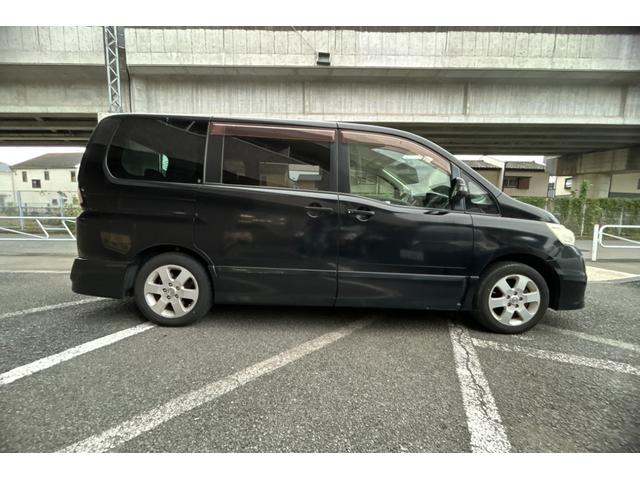 セレナ ハイウェイスター　Ｖセレクション　ＴＶナビ　スマートキースペア有　両側パワースライドドア　オートライト　フォグライト　電動格納ウィンカーミラー　アルミホイル　ウォークスルー　３列シート８人乗　記録簿　保証書　取扱説明書（4枚目）