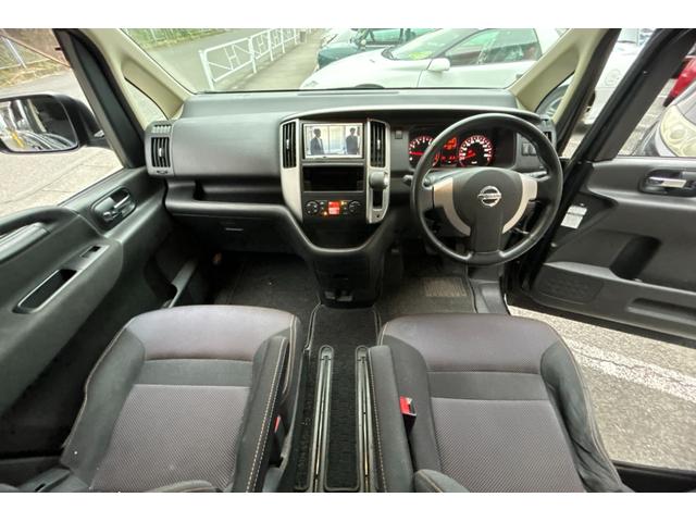 セレナ ハイウェイスター　Ｖセレクション　ＴＶナビ　スマートキースペア有　両側パワースライドドア　オートライト　フォグライト　電動格納ウィンカーミラー　アルミホイル　ウォークスルー　３列シート８人乗　記録簿　保証書　取扱説明書（5枚目）