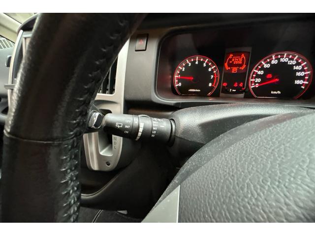 セレナ ハイウェイスター　Ｖセレクション　ＴＶナビ　スマートキースペア有　両側パワースライドドア　オートライト　フォグライト　電動格納ウィンカーミラー　アルミホイル　ウォークスルー　３列シート８人乗　記録簿　保証書　取扱説明書（17枚目）