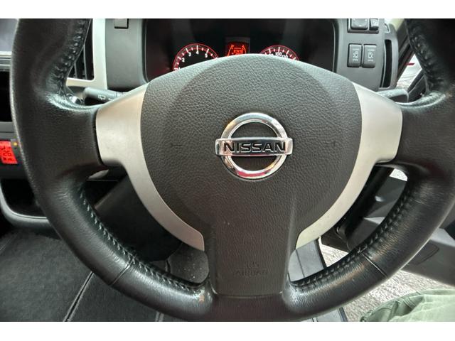 セレナ ハイウェイスター　Ｖセレクション　ＴＶナビ　スマートキースペア有　両側パワースライドドア　オートライト　フォグライト　電動格納ウィンカーミラー　アルミホイル　ウォークスルー　３列シート８人乗　記録簿　保証書　取扱説明書（19枚目）