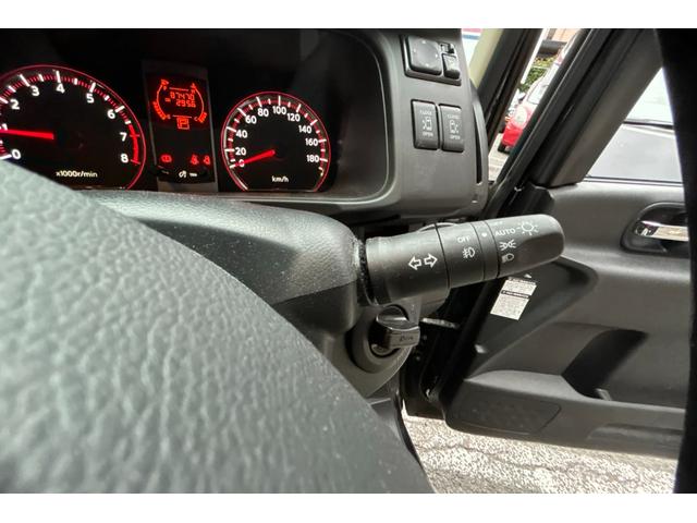 セレナ ハイウェイスター　Ｖセレクション　ＴＶナビ　スマートキースペア有　両側パワースライドドア　オートライト　フォグライト　電動格納ウィンカーミラー　アルミホイル　ウォークスルー　３列シート８人乗　記録簿　保証書　取扱説明書（20枚目）