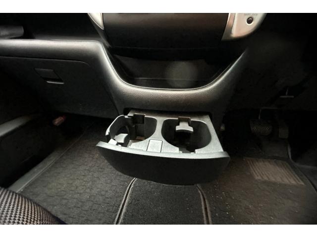 セレナ ハイウェイスター　Ｖセレクション　ＴＶナビ　スマートキースペア有　両側パワースライドドア　オートライト　フォグライト　電動格納ウィンカーミラー　アルミホイル　ウォークスルー　３列シート８人乗　記録簿　保証書　取扱説明書（28枚目）