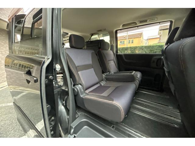 セレナ ハイウェイスター　Ｖセレクション　ＴＶナビ　スマートキースペア有　両側パワースライドドア　オートライト　フォグライト　電動格納ウィンカーミラー　アルミホイル　ウォークスルー　３列シート８人乗　記録簿　保証書　取扱説明書（33枚目）