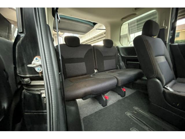 セレナ ハイウェイスター　Ｖセレクション　ＴＶナビ　スマートキースペア有　両側パワースライドドア　オートライト　フォグライト　電動格納ウィンカーミラー　アルミホイル　ウォークスルー　３列シート８人乗　記録簿　保証書　取扱説明書（36枚目）