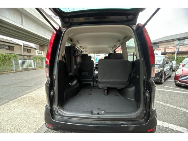 セレナ ハイウェイスター　Ｖセレクション　ＴＶナビ　スマートキースペア有　両側パワースライドドア　オートライト　フォグライト　電動格納ウィンカーミラー　アルミホイル　ウォークスルー　３列シート８人乗　記録簿　保証書　取扱説明書（41枚目）