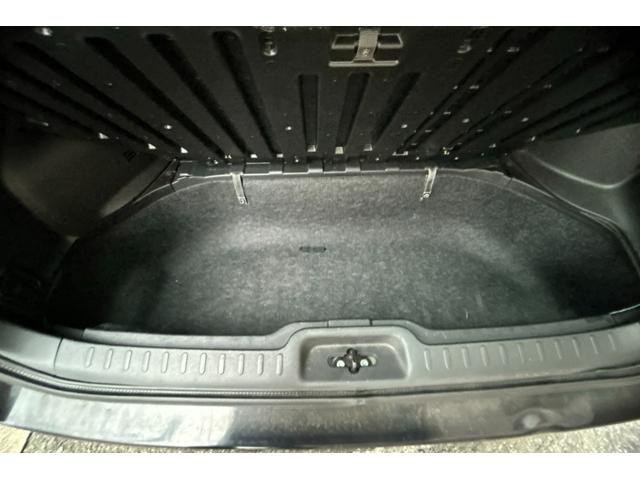 セレナ ハイウェイスター　Ｖセレクション　ＴＶナビ　スマートキースペア有　両側パワースライドドア　オートライト　フォグライト　電動格納ウィンカーミラー　アルミホイル　ウォークスルー　３列シート８人乗　記録簿　保証書　取扱説明書（45枚目）