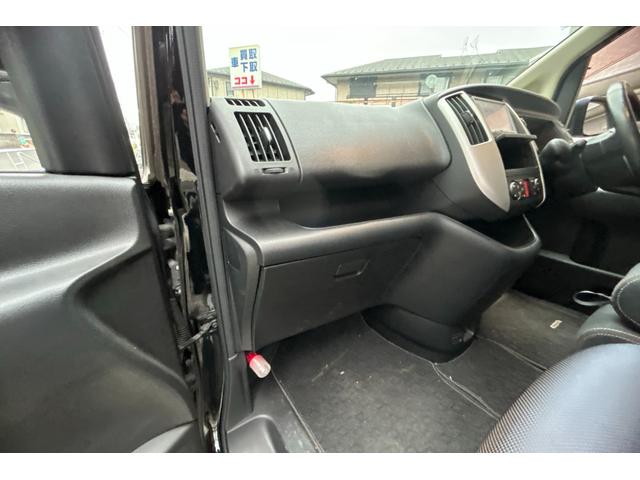 セレナ ハイウェイスター　Ｖセレクション　ＴＶナビ　スマートキースペア有　両側パワースライドドア　オートライト　フォグライト　電動格納ウィンカーミラー　アルミホイル　ウォークスルー　３列シート８人乗　記録簿　保証書　取扱説明書（51枚目）