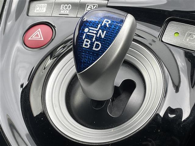 プリウス Sツーリングセレクション 純正ナビ(NSDD-W61) バックカメラ スマートキー プッシュスタート ビルトインETC オートライト フォグランプ ステアリングリモコン ワンセグ CD/DVD再生 純正17アルミ 電格ミラー(20枚目)