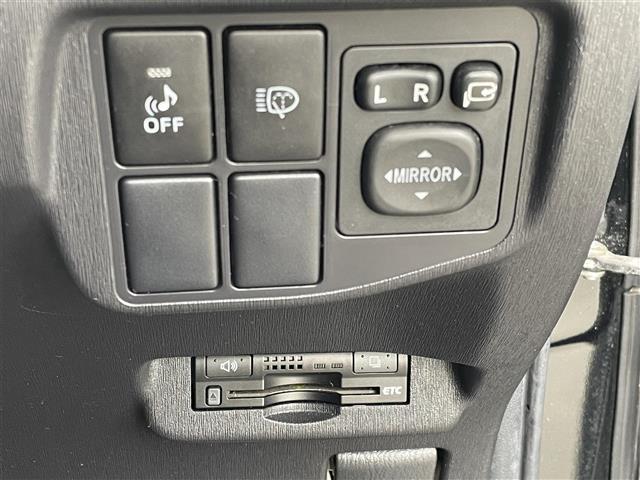 プリウス Sツーリングセレクション 純正ナビ(NSDD-W61) バックカメラ スマートキー プッシュスタート ビルトインETC オートライト フォグランプ ステアリングリモコン ワンセグ CD/DVD再生 純正17アルミ 電格ミラー(22枚目)