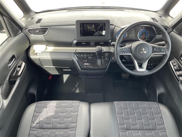 デリカミニ Ｇ　プレミアム　マイパイロット　全周囲カメラ　衝突軽減　デジタルインナーミラー　両側パワースライドドア　レーンアシスト　ハーフレザー　ステアリングヒーター　前席シートヒーター　ＬＥＤオートライト　ルーフレール　ＤＡＣ（3枚目）