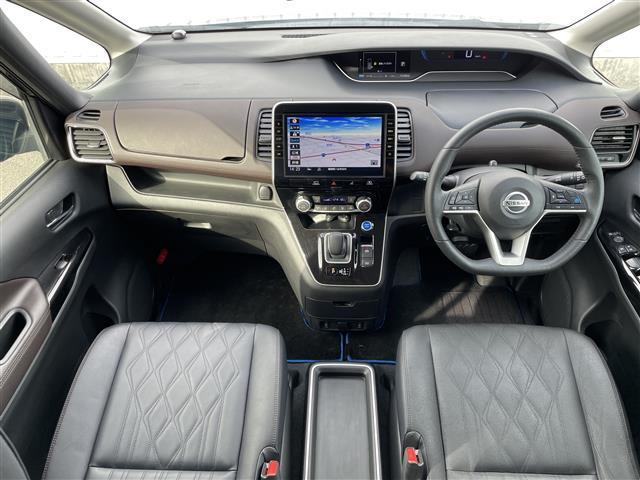 セレナ e-パワー ハイウェイスターG プロパイロット フリップダウンモニター 純正10インチナビ(MM520D-L) 全周囲カメラ デジタルインナーミラー 衝突軽減 BSW 両側パワースライドドア ステアリングヒーター 前席シートヒーター(3枚目)