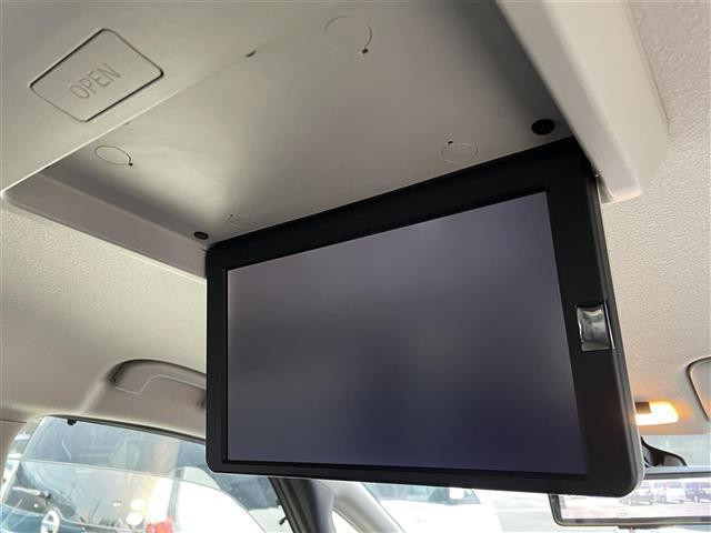 セレナ e-パワー ハイウェイスターG プロパイロット フリップダウンモニター 純正10インチナビ(MM520D-L) 全周囲カメラ デジタルインナーミラー 衝突軽減 BSW 両側パワースライドドア ステアリングヒーター 前席シートヒーター(5枚目)