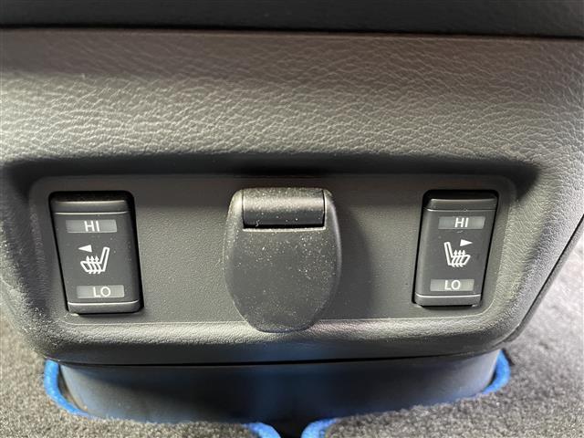 セレナ e-パワー ハイウェイスターG プロパイロット フリップダウンモニター 純正10インチナビ(MM520D-L) 全周囲カメラ デジタルインナーミラー 衝突軽減 BSW 両側パワースライドドア ステアリングヒーター 前席シートヒーター(12枚目)