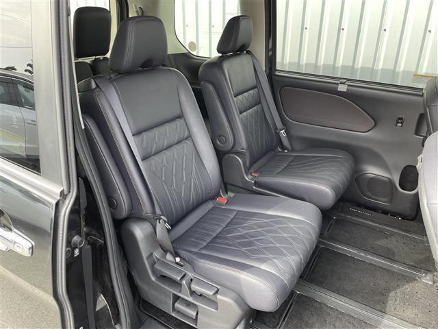 セレナ e-パワー ハイウェイスターG プロパイロット フリップダウンモニター 純正10インチナビ(MM520D-L) 全周囲カメラ デジタルインナーミラー 衝突軽減 BSW 両側パワースライドドア ステアリングヒーター 前席シートヒーター(15枚目)