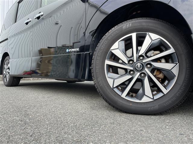 セレナ e-パワー ハイウェイスターG プロパイロット フリップダウンモニター 純正10インチナビ(MM520D-L) 全周囲カメラ デジタルインナーミラー 衝突軽減 BSW 両側パワースライドドア ステアリングヒーター 前席シートヒーター(17枚目)