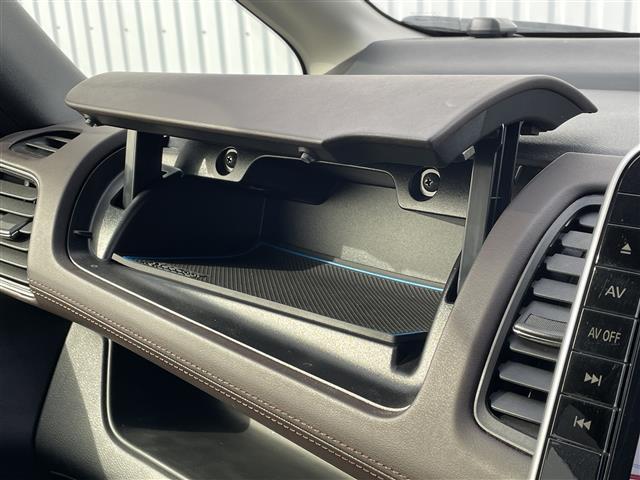 セレナ e-パワー ハイウェイスターG プロパイロット フリップダウンモニター 純正10インチナビ(MM520D-L) 全周囲カメラ デジタルインナーミラー 衝突軽減 BSW 両側パワースライドドア ステアリングヒーター 前席シートヒーター(28枚目)