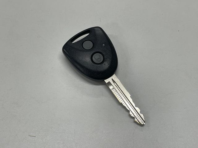 ムーヴ L ETC リモコンキー 電格ミラー Wエアバック ISOFIX ヘッドライトレベライザー エコアイドル パワーステアリング パワーウインドウ CD再生 横開きバックドア 前席アームレスト ベンチシート(6枚目)