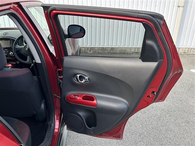 ジューク １５ＲＸ　タイプＶ　ワンオーナー　社外ナビ（ＡＶＩＣ－ＺＨ０９９９）　フルセグＴＶ　Ｂｌｕｅｔｏｏｔｈ　プッシュスマートキー　プッシュスタート　電格ミラー　ＥＴＣ　オートライト　オートエアコン　ヘッドライトレベライザー（27枚目）