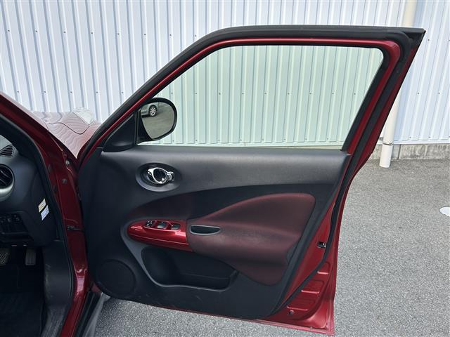 ジューク １５ＲＸ　タイプＶ　ワンオーナー　社外ナビ（ＡＶＩＣ－ＺＨ０９９９）　フルセグＴＶ　Ｂｌｕｅｔｏｏｔｈ　プッシュスマートキー　プッシュスタート　電格ミラー　ＥＴＣ　オートライト　オートエアコン　ヘッドライトレベライザー（28枚目）