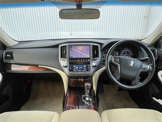 クラウン ロイヤルサルーン 純正マルチナビ バックカメラ クルーズコントロール フルセグTV CD/DVD再生 ブルートゥース パワーシート ETC HIDオートライト フォグランプ スマートキー プッシュスタート 純正16AW(3枚目)