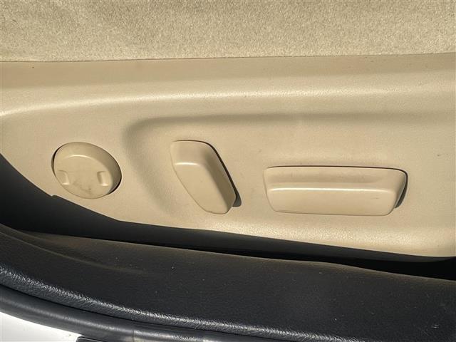 クラウン ロイヤルサルーン 純正マルチナビ バックカメラ クルーズコントロール フルセグTV CD/DVD再生 ブルートゥース パワーシート ETC HIDオートライト フォグランプ スマートキー プッシュスタート 純正16AW(6枚目)