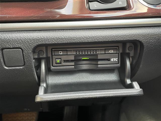 クラウン ロイヤルサルーン 純正マルチナビ バックカメラ クルーズコントロール フルセグTV CD/DVD再生 ブルートゥース パワーシート ETC HIDオートライト フォグランプ スマートキー プッシュスタート 純正16AW(10枚目)