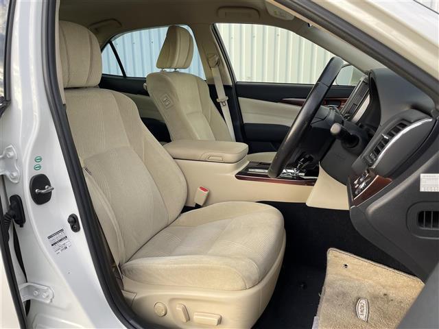 クラウン ロイヤルサルーン 純正マルチナビ バックカメラ クルーズコントロール フルセグTV CD/DVD再生 ブルートゥース パワーシート ETC HIDオートライト フォグランプ スマートキー プッシュスタート 純正16AW(14枚目)