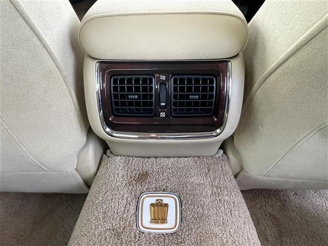 クラウン ロイヤルサルーン 純正マルチナビ バックカメラ クルーズコントロール フルセグTV CD/DVD再生 ブルートゥース パワーシート ETC HIDオートライト フォグランプ スマートキー プッシュスタート 純正16AW(27枚目)