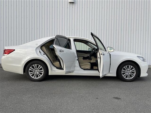 クラウン ロイヤルサルーン 純正マルチナビ バックカメラ クルーズコントロール フルセグTV CD/DVD再生 ブルートゥース パワーシート ETC HIDオートライト フォグランプ スマートキー プッシュスタート 純正16AW(41枚目)