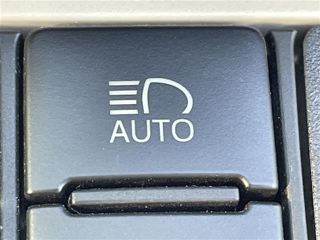 シエンタ G 衝突軽減 社外ナビ(CN-RE05WD) 全周囲カメラ 両側パワースライドドア LDA オートハイビーム LEDオートライト ステアリングリモコン フルセグTV アイドリングストップ ETC2.0(9枚目)