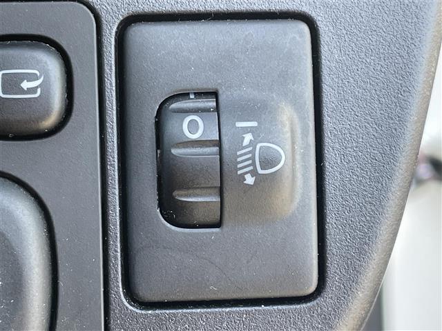 アクア S 社外ナビ(AVIC-RW900) バックカメラ キーレスキー ETC 社外アルミ フルセグTV CD/DVD再生 Bluetooth オートエアコン ヘッドライトレベライザー 電格ミラー ドアバイザー(12枚目)