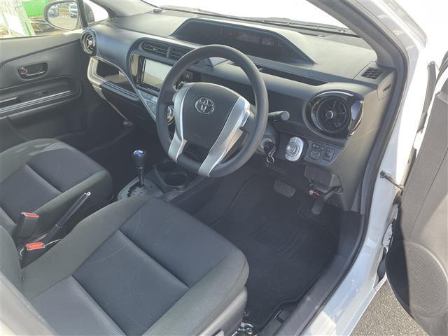 アクア S 社外ナビ(AVIC-RW900) バックカメラ キーレスキー ETC 社外アルミ フルセグTV CD/DVD再生 Bluetooth オートエアコン ヘッドライトレベライザー 電格ミラー ドアバイザー(27枚目)