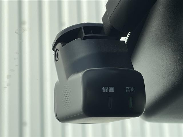 ノート Ｓ　エマージェンシーブレーキ　純正９インチナビ　全周囲カメラ　デジタルインナーミラー　ＢＳＷ　クリアランスソナー　ＬＤＷ　ＬＥＤオートライト　ステアリングリモコン　フルセグＴＶ　ナビ連動型ドラレコ　ＥＴＣ（10枚目）