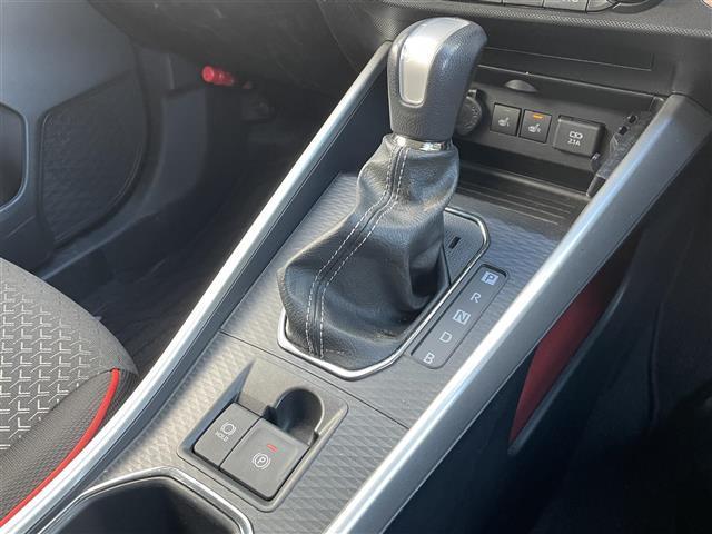 ライズ Ｚ　スマートアシスト　ＢＳＭ　クリアランスソナー　前席シートヒーター　レーダークルーズコントロール　ＬＥＤオートライト　オートハイビーム　フォグランプ　電動パーキング　ブレーキホールド　純正１７アルミ（21枚目）