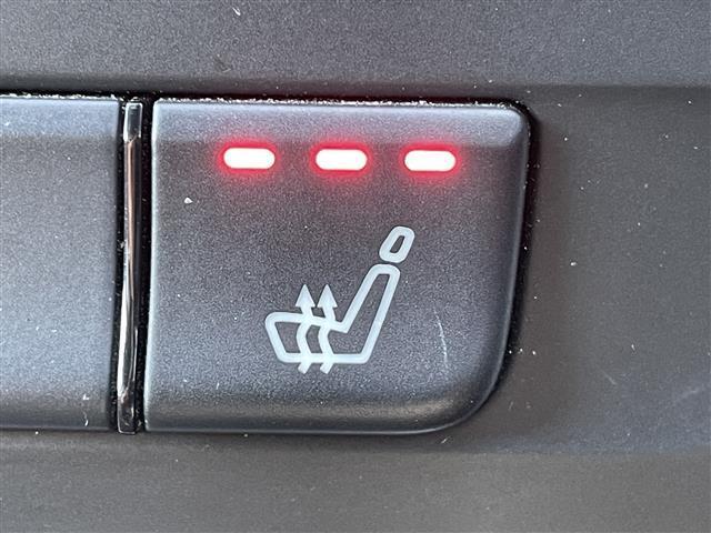 ＣＬＡクラス ＣＬＡ１８０　ＡＭＧライン　純正ナビ　ハーフレザー　Ｂカメラ　ＡＭＧ１８ＡＷ　パドルシフト　Ｄ席パワーシート　Ｄ／Ｎ席シートヒーター　アイドリングストップ　レーンアシスト　ブラインドスポットアシスト　衝突防止アシスト　ＥＴＣ（9枚目）