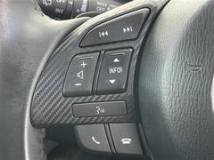 【ステアリングリモコン】運転中でも目線はそのまま、手元のスイッチで安全にオーディオが操作できます。 4