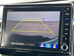 【両側パワースライドドア】小さなお子さまでもボタン一つで乗り降りラクラクです！両手に荷物を抱えている状態でもボタンを押せば自動で開閉するので、お買い物やお出かけの際にはとっても重宝します！ 4