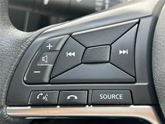【ステアリングスイッチ】手元のボタンから、オーディオやナビなどの操作ができるので、よそ見をせずに安全に運転に集中できます！ 7