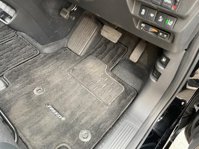 フリード+ G・ホンダセンシング 純正Gathersナビ バックカメラ ETC アダプティブクルーズコントロール スマートキー スペアキー 前後ドライブレコーダー 純正フロアマット ハーフレザーシート シートヒーター 両パワ(43枚目)