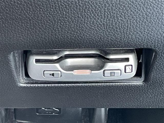 スイフト スポーツ 純正ナビ 全方位モニター デュアルカメラブレーキサポート 車線逸脱警報機能 アダプティブクルーズコントロール シートヒーター 横滑り抑制機能 ステアリングスイッチ スマートキー ETC LEDヘッド(7枚目)