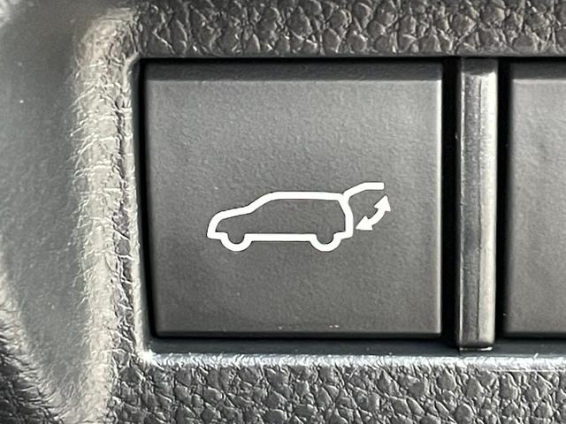 ハリアー Ｚ　レザーパッケージ　純正１２．３型ナビ　プレミアムサウンドＪＢＬ　デジタルインナーミラー　レーダークルコン　シートベンチレーション　バックカメラ　電動リアゲート　パワーシート　ヘッドアップディスプレイ　ＥＴＣ２．０（12枚目）