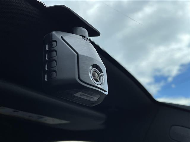 Cクラス C220d ローレウスエディション AMG 純正ナビ バックカメラ ディストロニックプラスクロスサポート ドラレコ ETC ブルメスターサウンド パワーシート シートヒーター メモリーパッケージ パークアシスト 拡張ブレーキアシスト(5枚目)