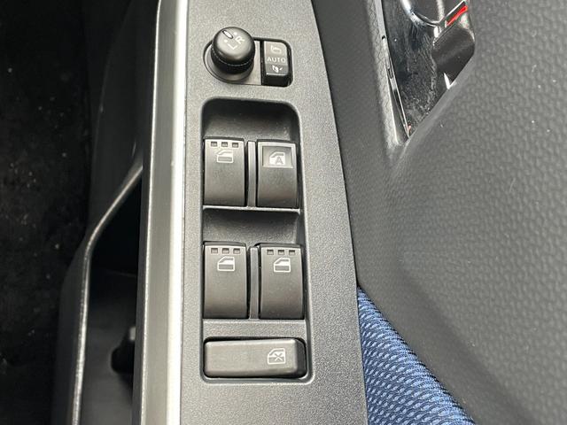 タンク カスタムG OPIIトーンルーフ 社外SDナビフルセグ 両側パワースライドドア 純正LEDヘッドライト コンライト クルーズコントロール シートリフレクター 撥水機能付ブラックファブリックシート スマートエントリ(13枚目)