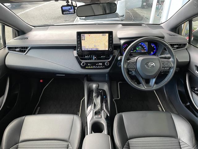 カローラツーリング ハイブリッド　ダブルバイビー　９インチディスプレイオーディオ　バックカメラ　フルセグＴＶ　Ｂｌｕｅｔｏｏｔｈ　ヘッドアップディスプレイ　トヨタセーフティーセンス　　レーントレーシングアシスト　ブラインドスポットモニター　純正マット（3枚目）