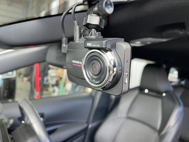 カローラツーリング ハイブリッド　ダブルバイビー　９インチディスプレイオーディオ　バックカメラ　フルセグＴＶ　Ｂｌｕｅｔｏｏｔｈ　ヘッドアップディスプレイ　トヨタセーフティーセンス　　レーントレーシングアシスト　ブラインドスポットモニター　純正マット（11枚目）