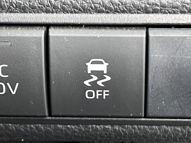 カローラツーリング ハイブリッド　ダブルバイビー　９インチディスプレイオーディオ　バックカメラ　フルセグＴＶ　Ｂｌｕｅｔｏｏｔｈ　ヘッドアップディスプレイ　トヨタセーフティーセンス　　レーントレーシングアシスト　ブラインドスポットモニター　純正マット（12枚目）