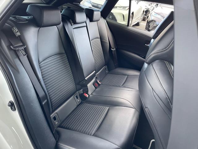 カローラツーリング ハイブリッド　ダブルバイビー　９インチディスプレイオーディオ　バックカメラ　フルセグＴＶ　Ｂｌｕｅｔｏｏｔｈ　ヘッドアップディスプレイ　トヨタセーフティーセンス　　レーントレーシングアシスト　ブラインドスポットモニター　純正マット（15枚目）