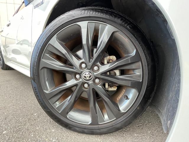 カローラツーリング ハイブリッド　ダブルバイビー　９インチディスプレイオーディオ　バックカメラ　フルセグＴＶ　Ｂｌｕｅｔｏｏｔｈ　ヘッドアップディスプレイ　トヨタセーフティーセンス　　レーントレーシングアシスト　ブラインドスポットモニター　純正マット（17枚目）