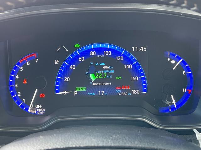 カローラツーリング ハイブリッド　ダブルバイビー　９インチディスプレイオーディオ　バックカメラ　フルセグＴＶ　Ｂｌｕｅｔｏｏｔｈ　ヘッドアップディスプレイ　トヨタセーフティーセンス　　レーントレーシングアシスト　ブラインドスポットモニター　純正マット（21枚目）